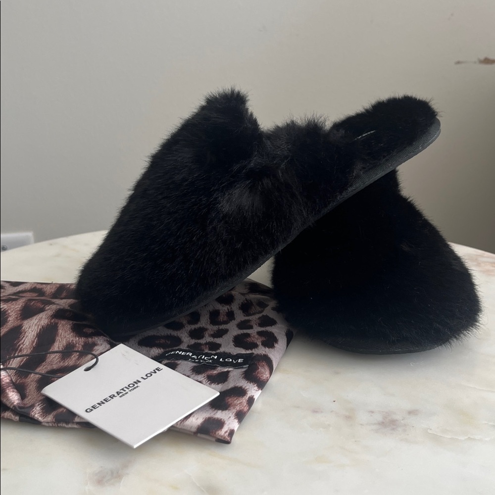 NWT - Generation Love Esther Fur Slides Slippers Black Size Small‎ (5-7)